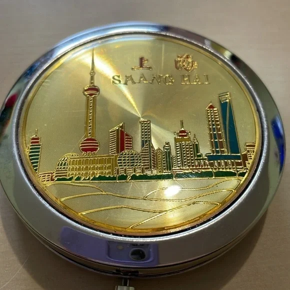 VINTAGE SHANG HAI Compact Mirror Sliver Gold diameter 3 in - Picture 2 of 4